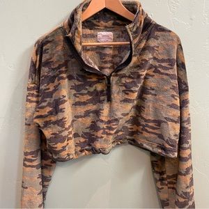 ⭐️3/$15⭐️ Urban Outfitters Cropped, Fleece 1/2 Zip, Camouflage Print, Women's Sm